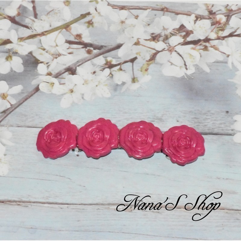 Barrette à cheveux roses en pâte polymère, coloris rose. Barrette à cheveux roses en pâte polymère, coloris rose.