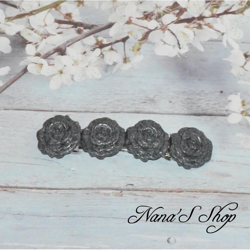 Barrette à cheveux roses en pâte polymère, coloris gris granit. Barrette à cheveux roses en pâte polymère, coloris gris granit.