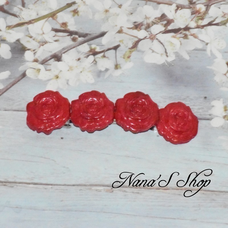 Barrette à cheveux roses en pâte polymère, coloris rouge. Barrette à cheveux roses en pâte polymère, coloris rouge.