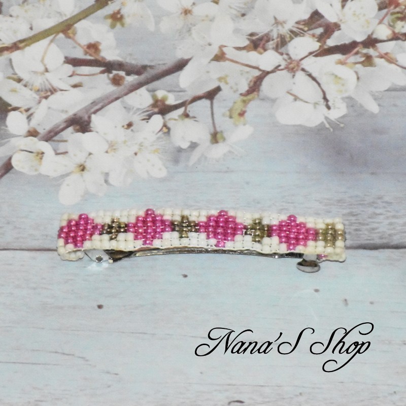 Barrette à cheveux, en perles tissé, blanche, coloris rose. Barrette à cheveux, en perles tissé, blanche, coloris rose.
