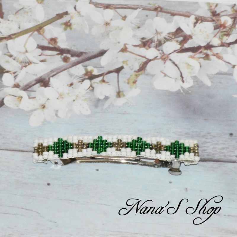 Barrette à cheveux, en perles tissé, blanche, coloris vert. Barrette à cheveux, en perles tissé, blanche, coloris vert.