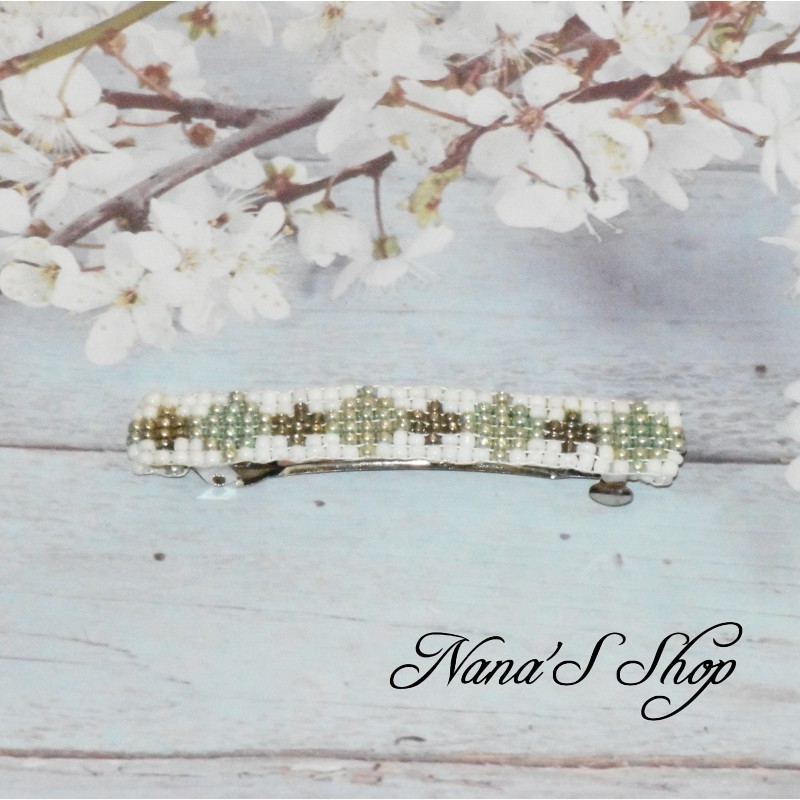 Barrette à cheveux, en perles tissé, blanche, coloris vert menthe. Barrette à cheveux, en perles tissé, blanche, coloris vert menthe.
