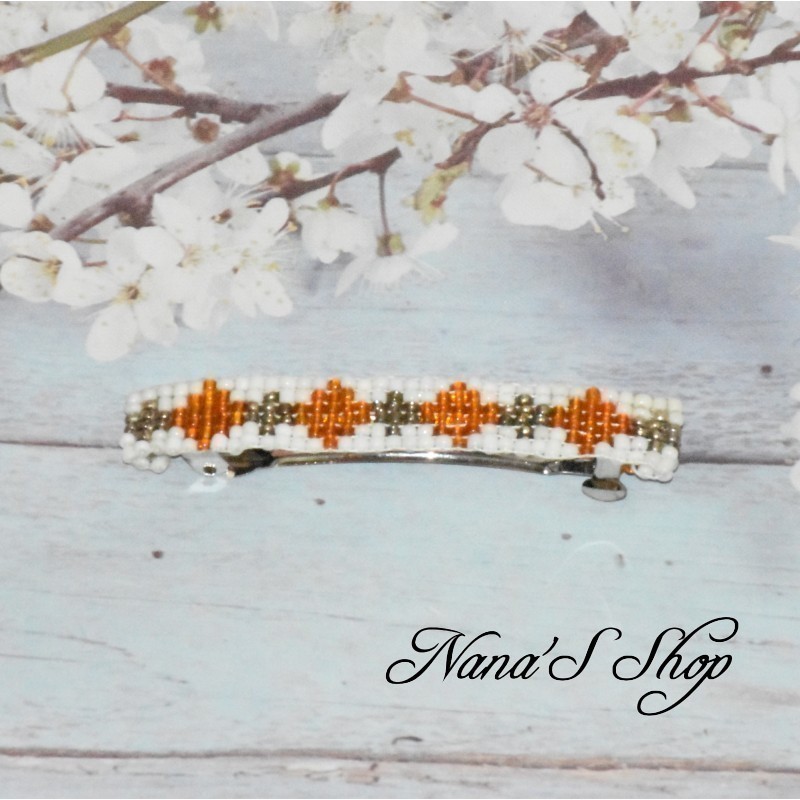 Barrette à cheveux, en perles tissé, blanche, coloris orange. Barrette à cheveux, en perles tissé, blanche, coloris orange.
