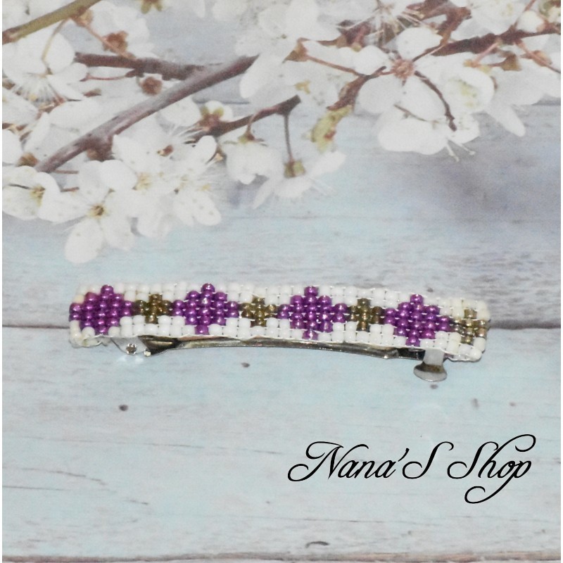 Barrette à cheveux, en perles tissé, blanche, coloris violet. Barrette à cheveux, en perles tissé, blanche, coloris violet.