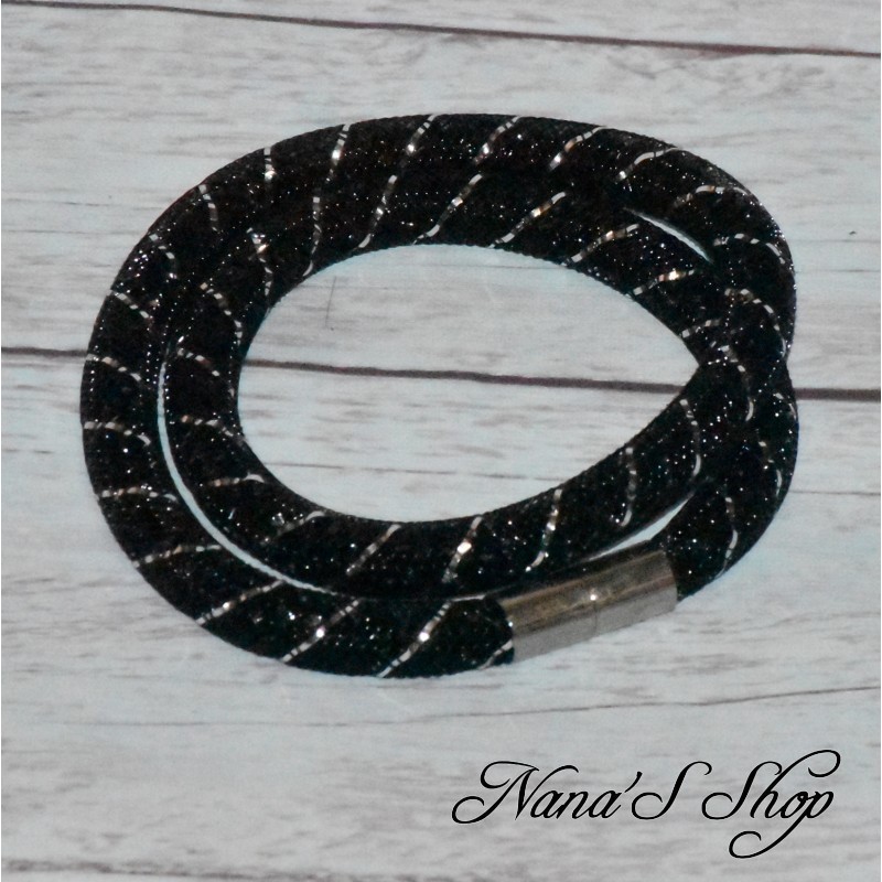 Collier fantaisie, grosse résille noire, Stardust, coloris noir. Collier fantaisie, grosse résille noire, Stardust, coloris noir.