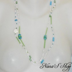 Sautoir en perles de rocaille et verre, coloris blanc, bleu & vert, détail.