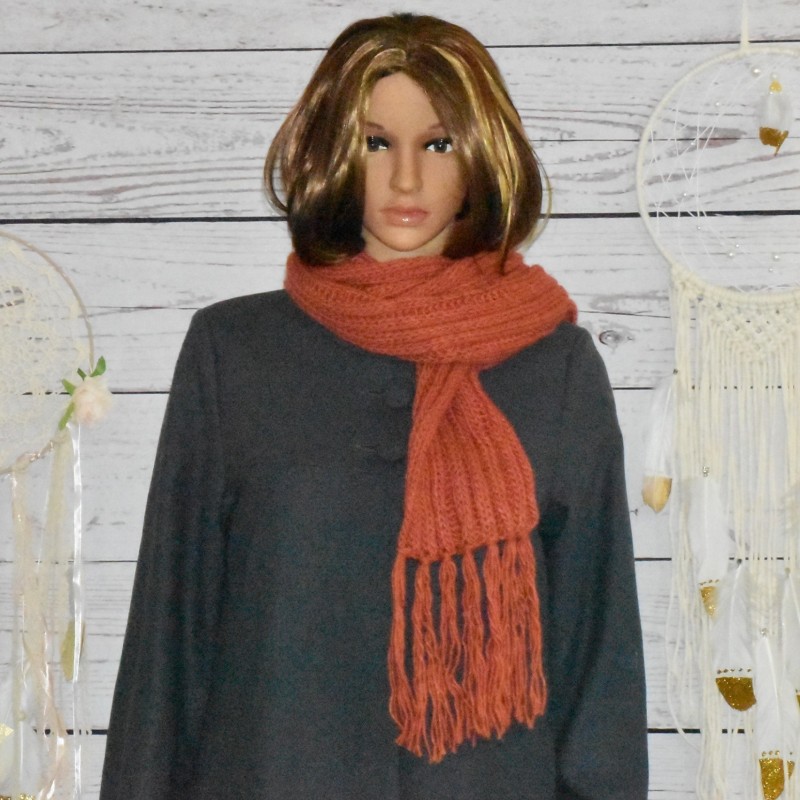 Écharpe en laine, coloris orange. Écharpe en laine, coloris orange.