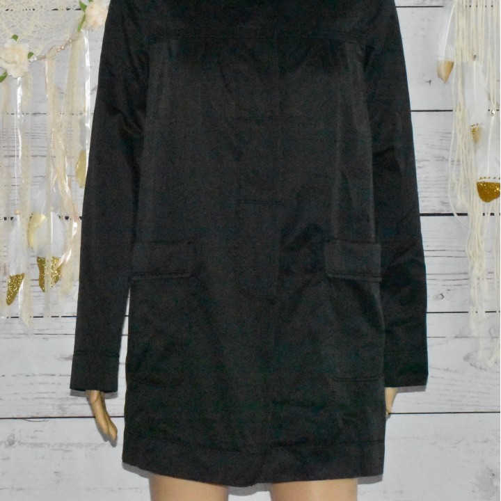 Veste mi-saison femme, coloris noir, détail.