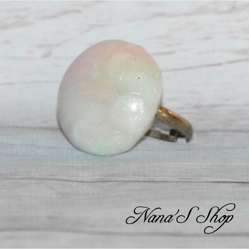 Bague fantaisie en pâte polymère, couleur rose et bleu pâle. Bague fantaisie en pâte polymère, couleur rose et bleu pâle.