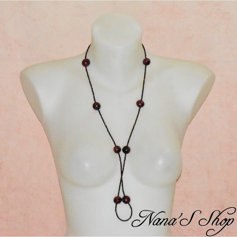 Long collier en perles de rocaille et pâte polymère, couleur vive, coloris rouge.