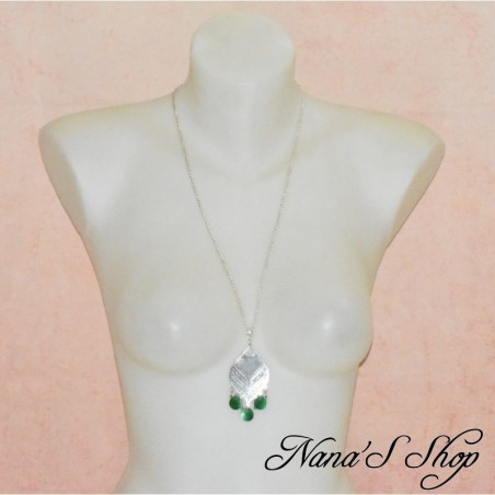 Collier et pendentif fantaisie, estampe et rond nacre, coloris vert.