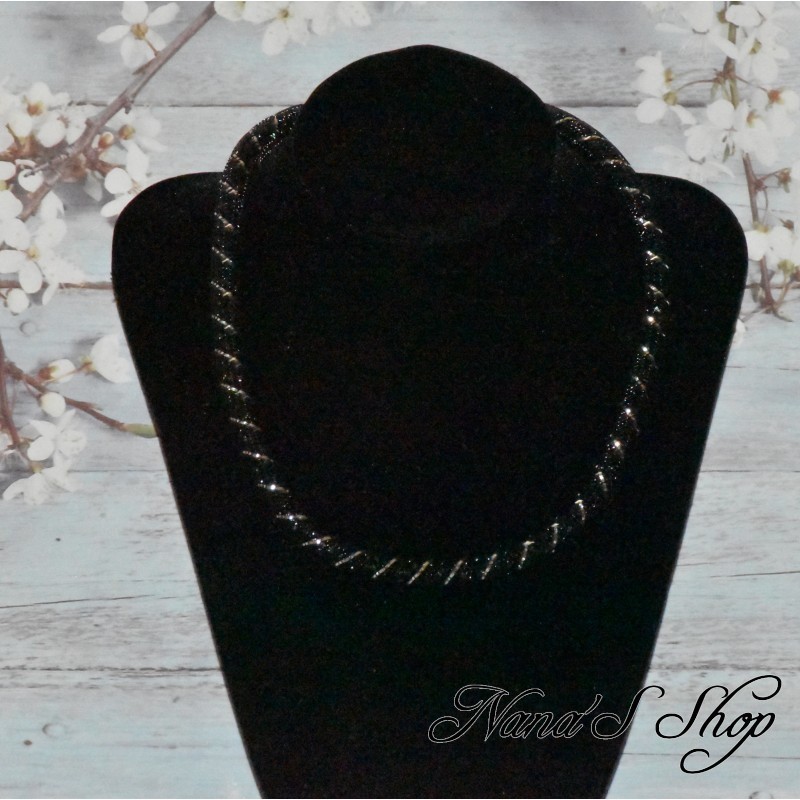 Collier fantaisie, grosse résille noire, Stardust, coloris noir. Collier fantaisie, grosse résille noire, Stardust, coloris noir.