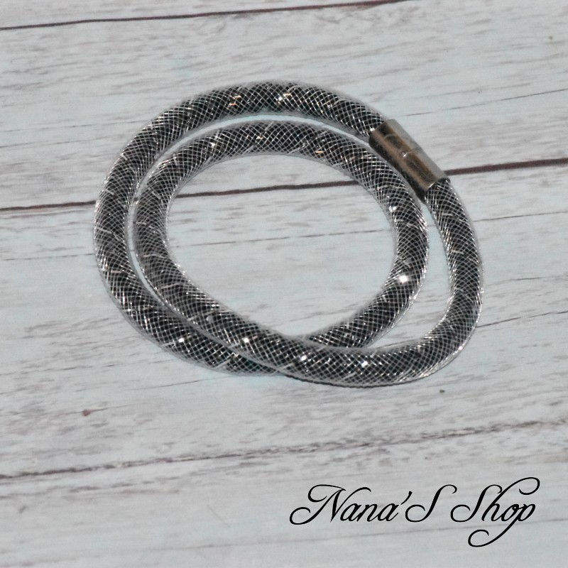 Collier fantaisie, grosse résille blanche, Stardust, coloris noir. Collier fantaisie, grosse résille blanche, Stardust, coloris noir.