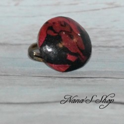 Bague fantaisie, en pâte polymère, couleur vive, forme ronde, coloris rouge.