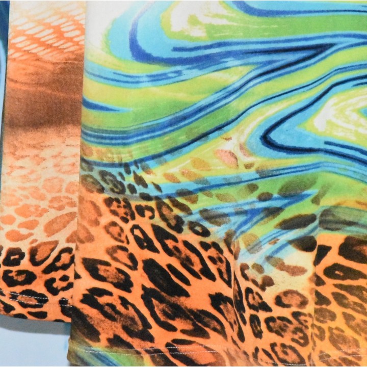 Robe cache cœur drapé, colorée et fluide, coloris multicolore, détail.