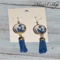 Boucles d'oreilles fantaisie, cabochons plume et Tassel, coloris bleu.