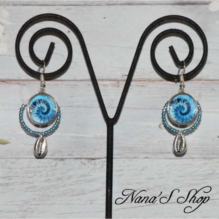 Boucles d'oreilles fantaisie, tie and die, pendentif cauris, modèle 9.