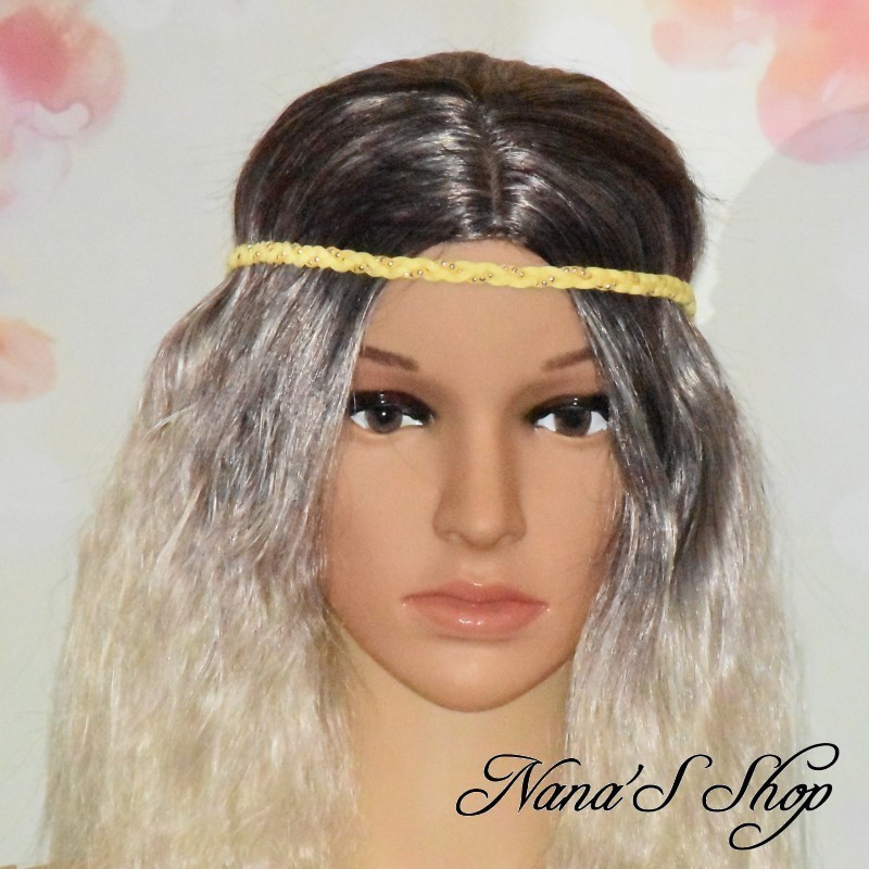 Headband tressé en suédine uni et strass argenté, coloris jaune. Headband tressé en suédine uni et strass argenté, coloris jaune.